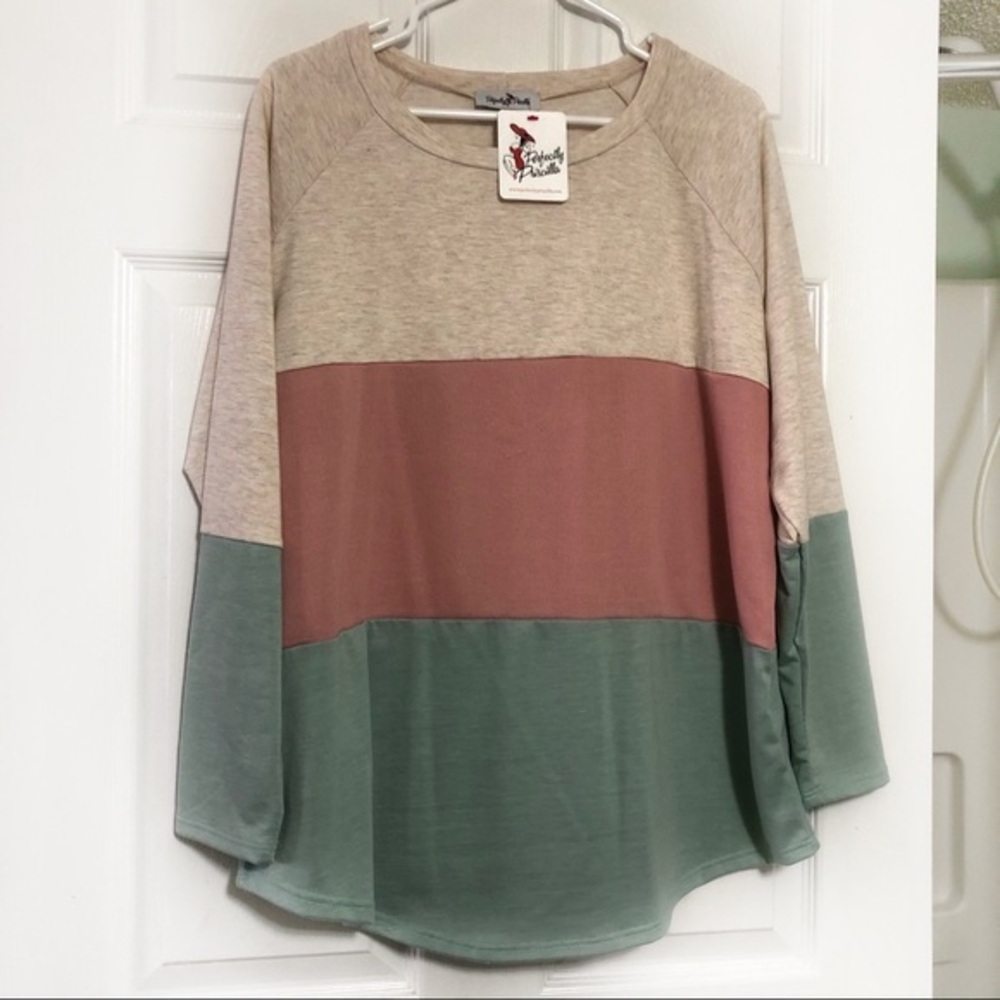 Perfecto y Priscilla 3 color women’s shirt sz 12
